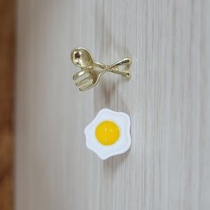 BREAKFAST TIME STUD EARRINGS